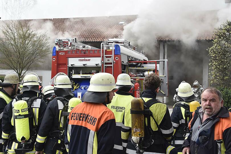 Bei dem Hotelbrand in Glonn wurden neun Menschen verletzt.