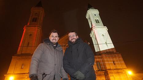 Die Lichtk&uuml;nstler Christian Gasteiger und Raphael Kurig kennen sich vom G&auml;rtnerplatztheater. F&uuml;r ihre Licht-Installation an der Ludwigskirche haben sie sich vom Bauwerk inspirieren lassen.