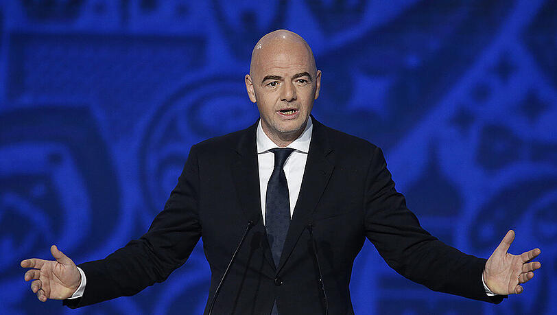 FIFA-Chef Gianni Infantino hat eine WM-Version mit 16 Dreiergruppen ins Spiel gebracht. FIFA-Chef Gianni Infantino hat eine WM-Version mit 16 Dreiergruppen ins Spiel gebracht.