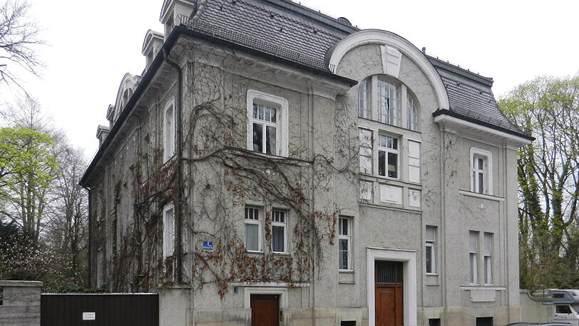 Die alte Villa, im unsanierten Zustand.