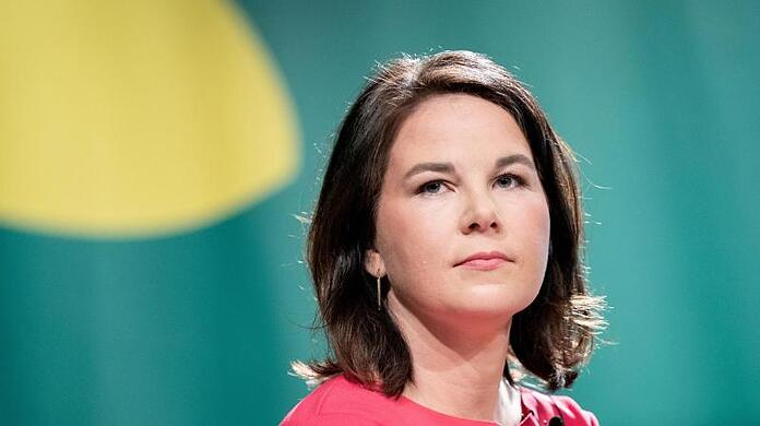 Grünen-Chefin Annalena Baerbock hält "diese Orientierung an diesem Zwei-Prozent-Ziel für eine völlig absurde Debatte".