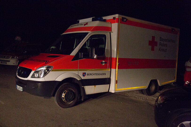 Die Polizei meldete am frühen Morgen: "Aus bisher ungeklärter Ursache kam es am Samstag, 27.07.13, abends, zu einem Waldbrand oberhalb des Thumsees bei Bad Reichenhall." Die Bilder zum Durchklicken.