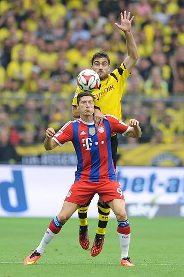 ROBERT LEWANDOWSKI - NOTE 4 - Keine Pfiffe der BVB-Fans, aber auch keine Aktion in Halbzeit eins des Ex-Dortmunders. Bekam keine Bälle. Vergab kurz nach der Pause seine beste Chance, schoss den Ball an die Schulter von BVB-Keeper Langerak (46.).