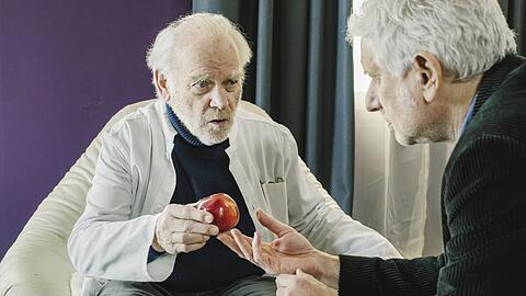 Im "Tatort: Flash" verkörpert Peter Franke den an Demenz leidenden Dr. Norbert Prinz (l.).