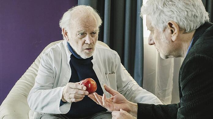 Im "Tatort: Flash" verkörpert Peter Franke den an Demenz leidenden Dr. Norbert Prinz (l.).