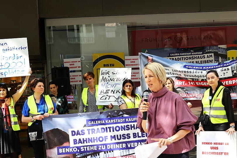 Bürgermeisterin Katrin Habenschaden (Grüne) schloss sich der Demonstration gegen die Schließung des Kaufhauses an.