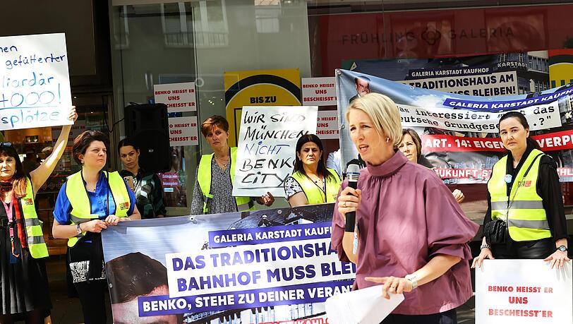 Bürgermeisterin Katrin Habenschaden (Grüne) schloss sich der Demonstration gegen die Schließung des Kaufhauses an. Bürgermeisterin Katrin Habenschaden (Grüne) schloss sich der Demonstration gegen die Schließung des Kaufhauses an.