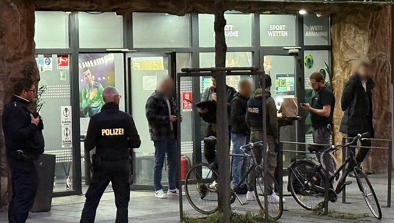Der Tatort liegt mitten in der Innenstadt.