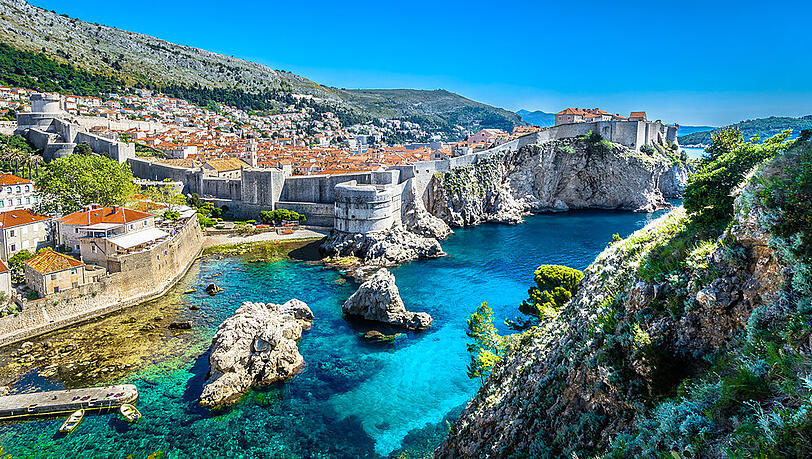 Dubrovnik gilt als eines der beliebtesten Ziele an der kroatischen Adriaküste. Dubrovnik gilt als eines der beliebtesten Ziele an der kroatischen Adriaküste.
