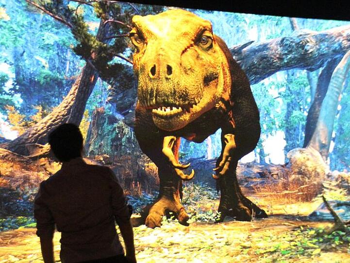 Ein interaktives Videospiel in der Ausstellung "T. rex: The Ultimate Predator".