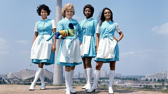 "Bayerisches Urblau": die Dirndl der Olympia-Hostessen