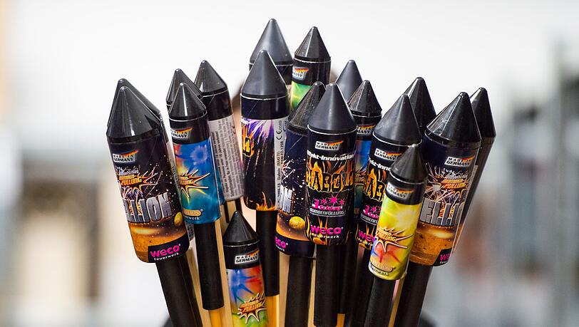 Auf das klassische Silvesterfeuerwerk verzichten die meisten Deutschen laut einer Umfrage. (Symbolbild)