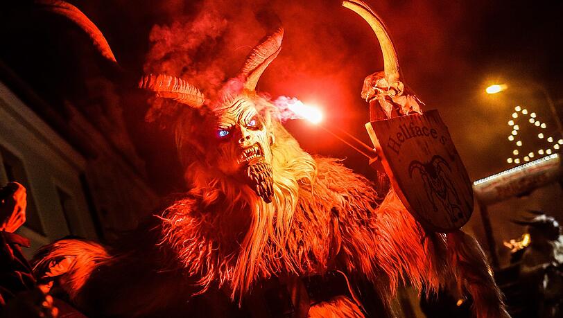 Der Stadtplatz der tschechischen Kleinstadt Kaplice gehörte gestern den Krampussen: Die Bilder vom Grusel-Lauf. Der Stadtplatz der tschechischen Kleinstadt Kaplice gehörte gestern den Krampussen: Die Bilder vom Grusel-Lauf.