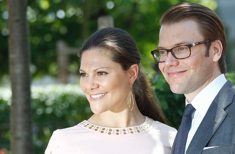 Victoria ist zum ersten Mal Mutter geworden. Die 34-Jährige brachte am frühen Donnerstagmorgen (23.02.12) eine Tochter zur Welt - wurde die Mini-Prinzessin etwa in München gezeugt? Fest steht vor neun Monaten waren Victoria und Gatte Daniel zu Besuch in der Weltstadt mit Herz - hier die Bilder...