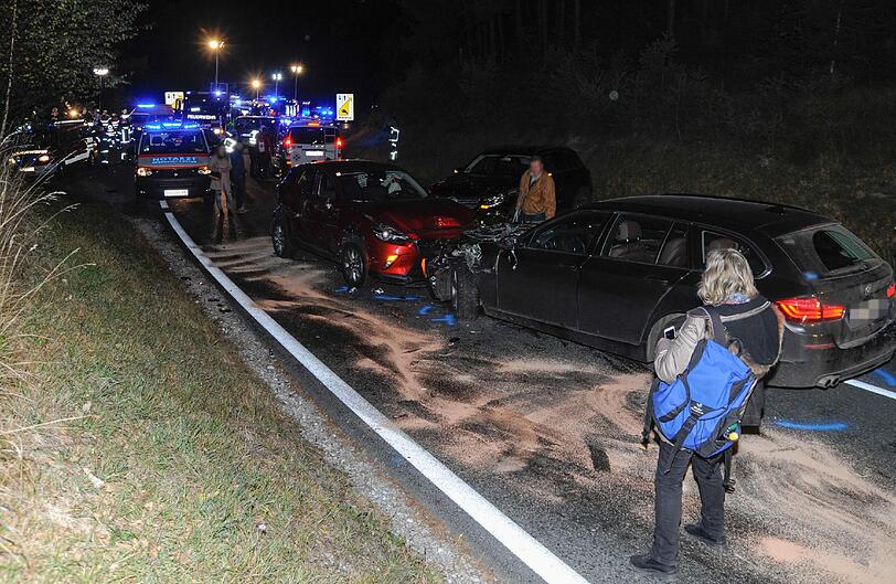 Der Bus kam aus Abona. Mit 29 Insassen stürzte er nach dem schweren Unfall am Freitag am Zirler Berg ab.