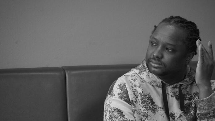 Abdulai aus Sierra Leone wartet seit Jahren auf die Erlaubnis, eine Ausbildung als Pfleger machen zu dürfen.