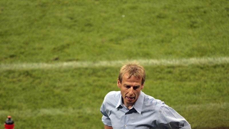 Noch läuft es nicht beim FC Bayern. Weil die Ausrichtung, das zu offensive System von Trainer Jürgen Klinsmann, nicht stimmt? Noch läuft es nicht beim FC Bayern. Weil die Ausrichtung, das zu offensive System von Trainer Jürgen Klinsmann, nicht stimmt?