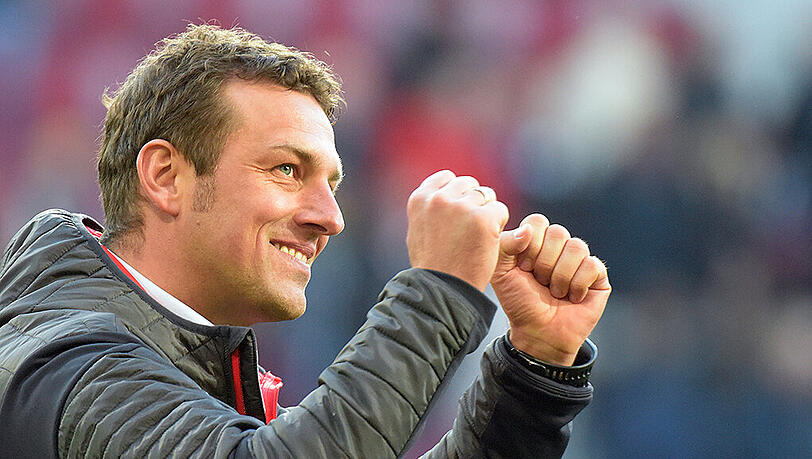 Laut mehreren Medienberichten bleibt er wohl ein Augsburger: Der aktuelle Coach Markus Weinzierl. Laut mehreren Medienberichten bleibt er wohl ein Augsburger: Der aktuelle Coach Markus Weinzierl.