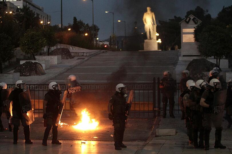 Am Mittwochabend kam es vor dem Parlament in Athen zu Ausschreitungen.