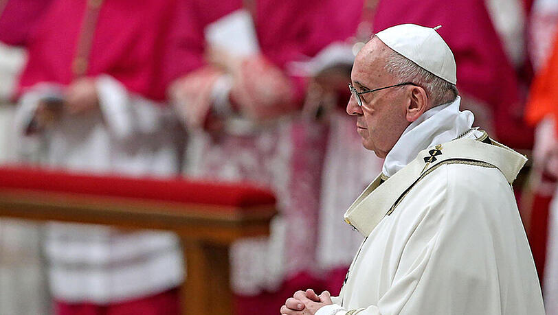 Papst Franziskus während der Mitternachts-Mette in Rom. Papst Franziskus während der Mitternachts-Mette in Rom.