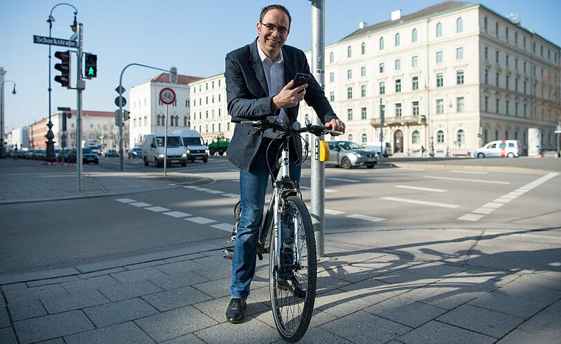 Der Projektleiter der Smartphone-App &bdquo;SiBike&ldquo; Michael Düsterwald will Radeln durch die Stadt schneller machen.