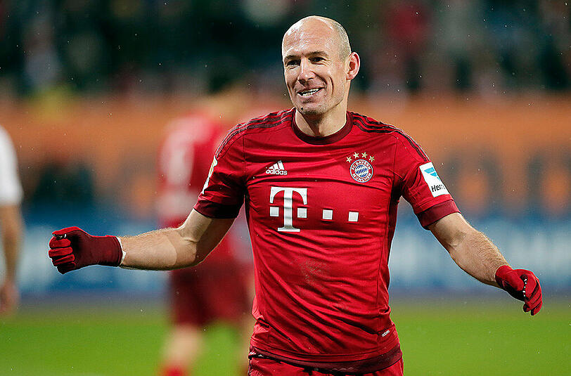 Arjen Robben, Note 3: Gleich mehrere Verletzungen setzten ihn, wie schon am Ende der Vorsaison lange außer Gefecht. Schon zur Winterpause sprach er deshalb von einem Jahr &bdquo;zum Vergessen&ldquo;. Das ist 2016 aus seiner Sicht bislang erneut. Nach Adduktorenproblemen trainiert er nun wieder, ein Einsatz im Pokalfinale wäre dennoch eine Überraschung.