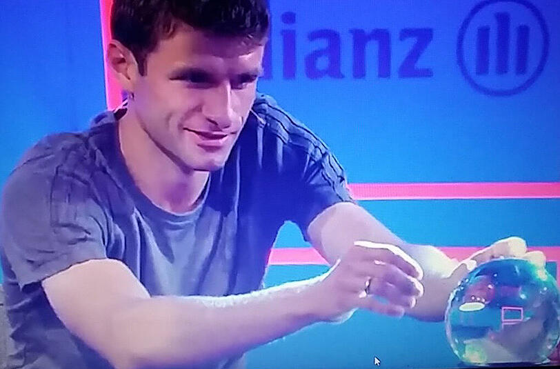 Premiere für den Weltmeister: Auch Thomas Müller war als Protagonist bei der digitalen Team-Präsentation des FC Bayern am Start.