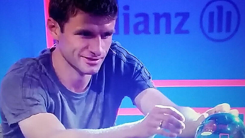 Premiere für den Weltmeister: Auch Thomas Müller war als Protagonist bei der digitalen Team-Präsentation des FC Bayern am Start. Premiere für den Weltmeister: Auch Thomas Müller war als Protagonist bei der digitalen Team-Präsentation des FC Bayern am Start.