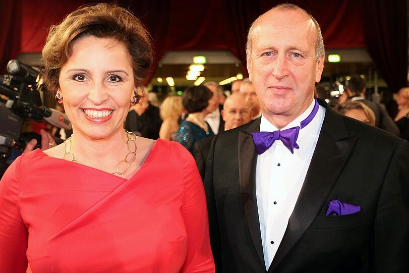 Modell-Autos für 30 000 Euro: Hubert Haderthauer mit seiner Frau, Bayerns Sozialministerin Christine Haderthauer.