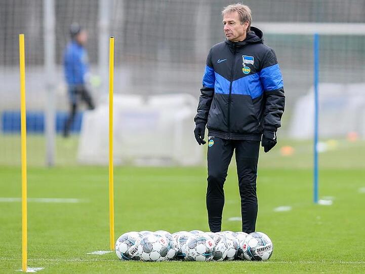 Hertha-Coach Jürgen Klinsmann hat Unterlagen für seine Trainerlizenz eingereicht.