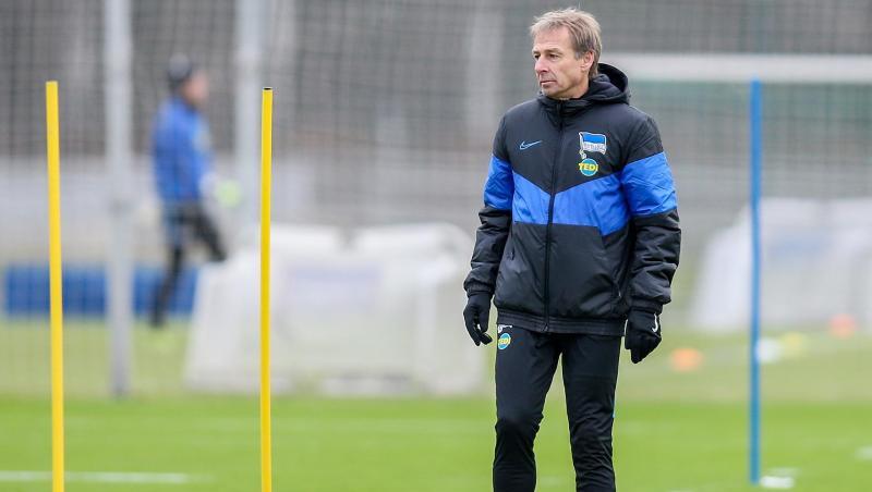 Hertha-Coach Jürgen Klinsmann hat Unterlagen für seine Trainerlizenz eingereicht. Hertha-Coach Jürgen Klinsmann hat Unterlagen für seine Trainerlizenz eingereicht.