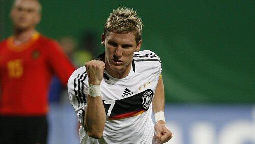 Stark im Kommen: Bastian Schweinsteiger, zuletzt gegen Belgien, Aushilfskapitän, will sich wie Lahmm & Co. mehr und mehr etablieren. Stark im Kommen: Bastian Schweinsteiger, zuletzt gegen Belgien, Aushilfskapitän, will sich wie Lahmm & Co. mehr und mehr etablieren.