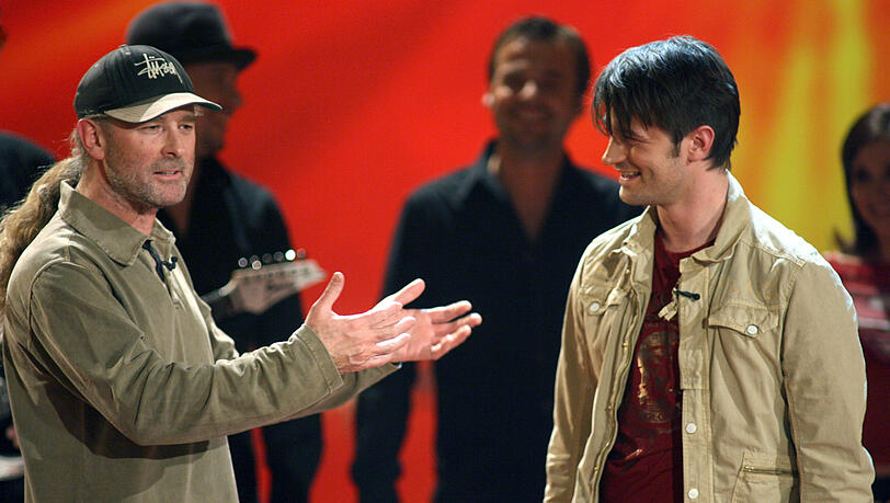 Wolfgang Petry und Sohn Achim im November 2007 in der ZDF-Show "Willkommen bei Carmen Nebel". Damals hatte Achim Petry gerade seine erste Solo-CD aufgenommen, sein Vater stand ihm dabei nach eigenen Angaben beratend zur Seite. Wolfgang Petry und Sohn Achim im November 2007 in der ZDF-Show "Willkommen bei Carmen Nebel". Damals hatte Achim Petry gerade seine erste Solo-CD aufgenommen, sein Vater stand ihm dabei nach eigenen Angaben beratend zur Seite.
