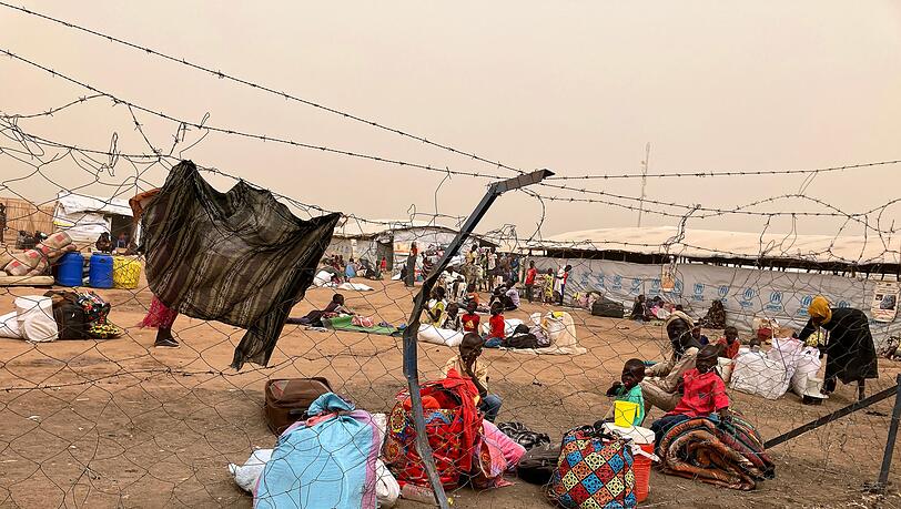 Im Sudan herrscht seit April 2023 ein blutiger Machtkampf zwischen De-facto-Machthaber Abdel-Fattah al-Burhan und seinem einstigen Stellvertreter Mohamed Hamdan Daglo, der die RSF kommandiert. (Archivbild) Im Sudan herrscht seit April 2023 ein blutiger Machtkampf zwischen De-facto-Machthaber Abdel-Fattah al-Burhan und seinem einstigen Stellvertreter Mohamed Hamdan Daglo, der die RSF kommandiert. (Archivbild)
