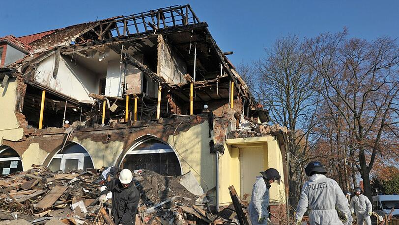 Das gesprengte Haus von Zwickau: Hier lebten die Terroristen mit Beate Z. Das gesprengte Haus von Zwickau: Hier lebten die Terroristen mit Beate Z.