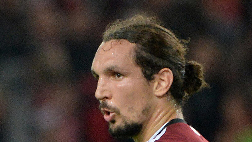 Club-Verteidiger Emanuel Pogatetz fällt sechs Wochen aus. Club-Verteidiger Emanuel Pogatetz fällt sechs Wochen aus.