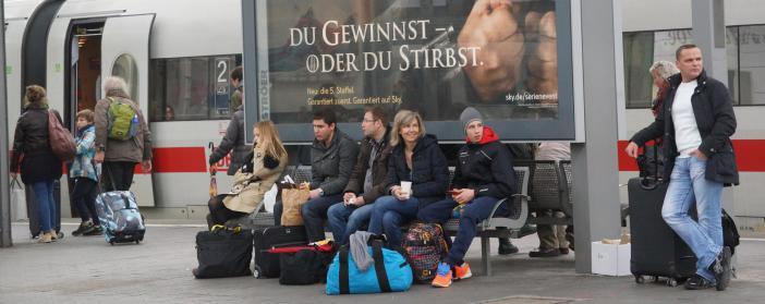 Aufgrund von Sturm Niklas kam es zu Zugausfällen und Verspätungen. Für die Passagiere hieß das: warten.