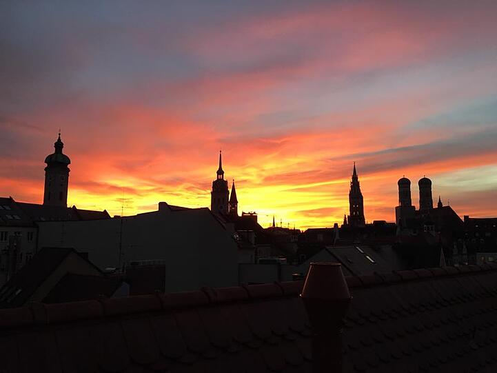 Münchens Altstadt-Panorama - immer nett anzusehen, doch an diesem Abend einfach nur atemberaubend schön.