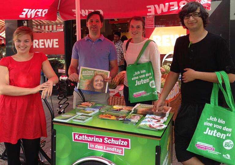 Am Wochenende waren die Grünen in Schwabing mit ihrer Jute-Aktion aktiv.