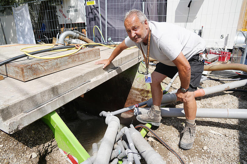 Fürs Tollwood muss eigens ein Abwassersystem geschaffen werden. Hier laufen die Rohre zusammen.