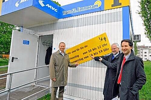 Die Tram-Planer der MVG vor dem Info-Container.