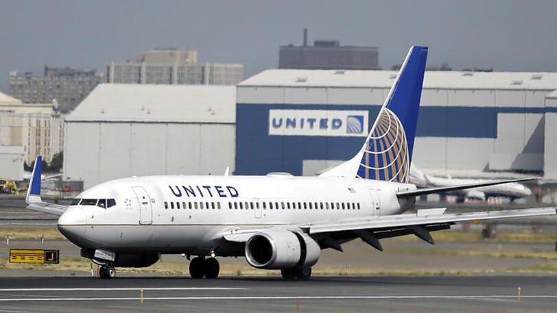 Eine Maschine der US-Fluglinie United Airlines in Newark. Der Passagierrauswurf gerät zum Imagegau.