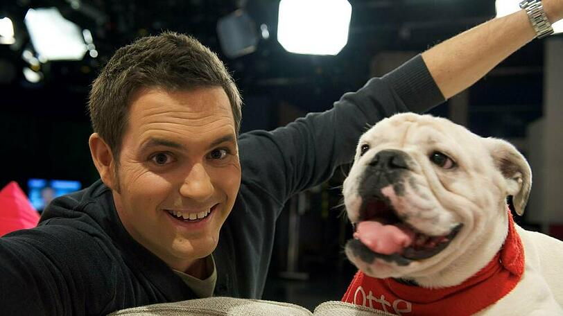 Moderator Matthias Killing mit der verstorbenen Dogge Lotte.