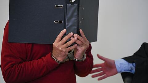 Nach Mord an seinen Kindern: Das Landgericht Hanau hat einen Vater zu einer lebenslangen Freiheitsstrafe verurteilt.