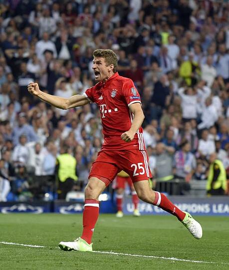 Thomas Müller: Gerade eingewechselt, verlor er vor Ronaldos Ausgleich den Ball, Minuten später an Ramos&rsquo; Eigentor entscheidend beteiligt. Note 3