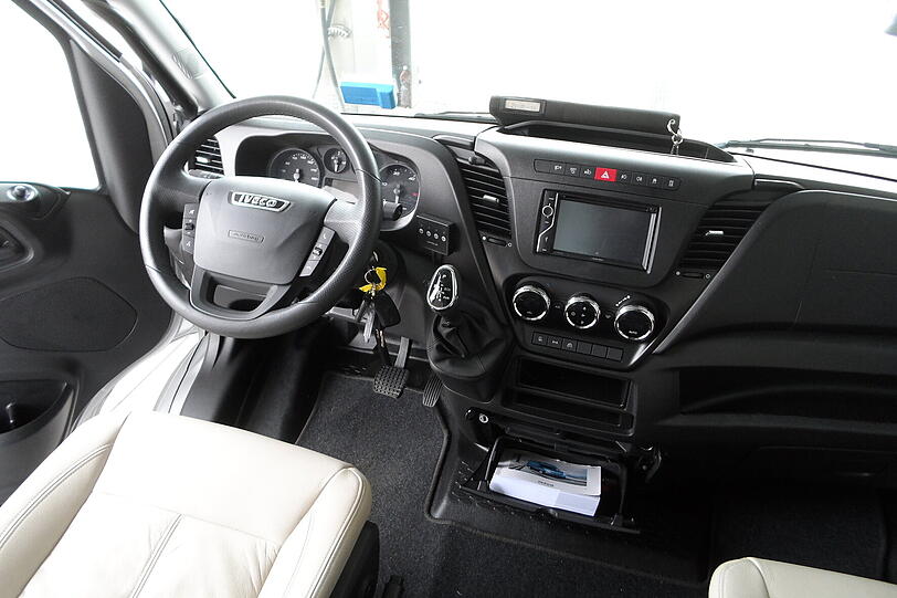 Die Iveco-Basis des Dethleffs Globetrotter XXL ist auch von Autofahrern problemlos bedienbar.