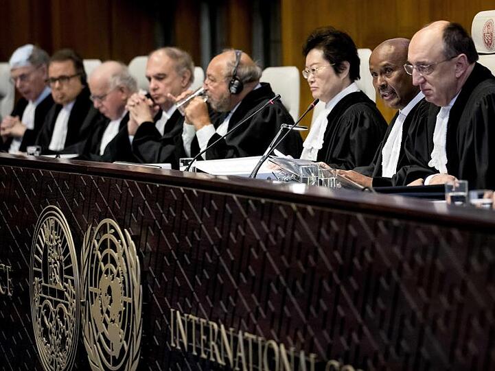 Abdulqawi Yusuf (2.v.r), Präsident des Internationalen Gerichtshofs, bei einer Anhörung zu den Genozid-Vorwürfen gegen die Regierung Myanmars.