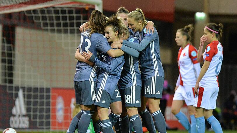 Die Fußballerinnen des FC Bayern haben den ersten Einzug in das Halbfinale der Champions League geschafft.