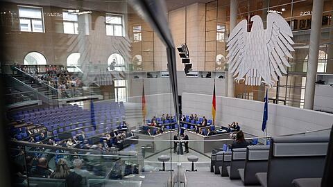 Wenn die Demokratie br&ouml;ckelt, schadet das meinem Unternehmen - so sehen das laut einer Umfrage 78 Prozent der deutschen F&uuml;hrungskr&auml;fte. (Symbolbild)