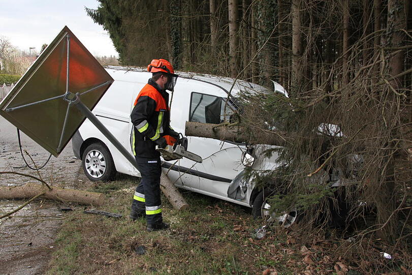 Unfall in Waldkraiburg - die Bilder vom Unfallort.